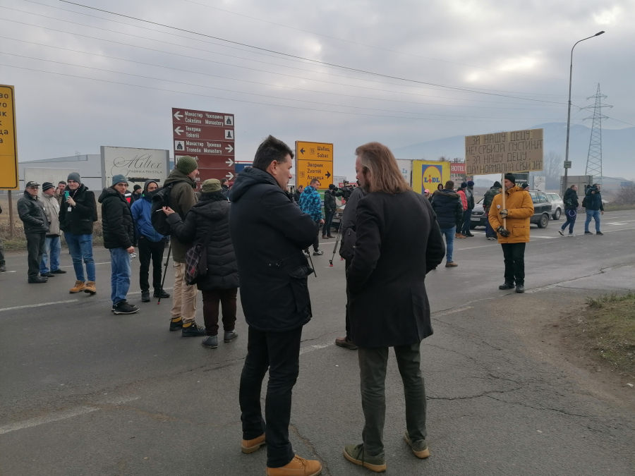BLOKIRAN GRANIČNI PRELAZ TRBUŠNICA Manje grupe Ćutinih 