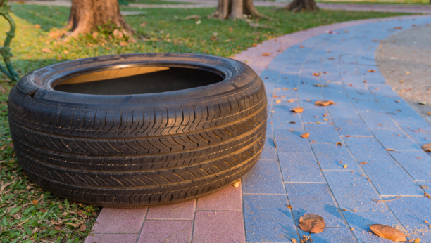 Ne bacajte stare automobilske gume! Uz malo truda svako može da napravi ovaj interesantan komad nameštaja