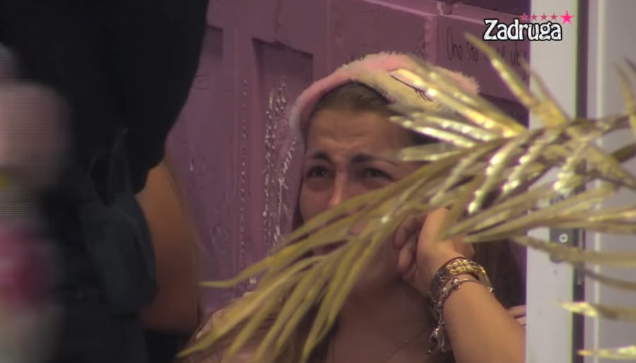 JA ĆU SE OVDE RASPASTI! Dalila lije gorke suze zbog Dejanove hladnokrvnosti, svesna je da je između njih definitivno došao kraj