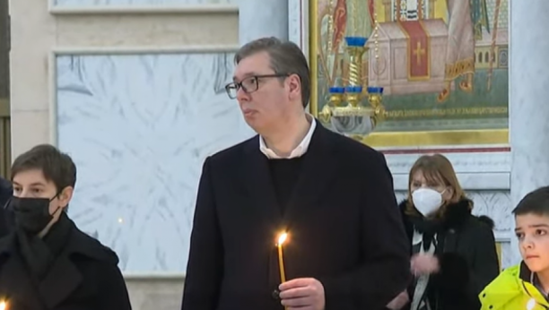 ČETIRI GODINE OD UBISTVA Predsednik Vučić zapalio sveću za Olivera Ivanovića (VIDEO)