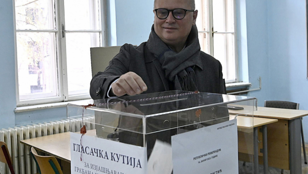 VESIĆ GLASAO I PORUČIO Za napredak ka Evropskoj uniji, da Srbija postane zrelo i demokratsko društvo