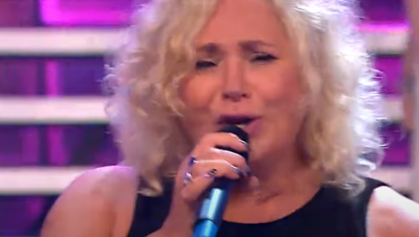 ĆUTALA SAM DA BIH SAČUVALA SVOJE ZUBE, NOS, VILICU Pevačica javno pričala kakvu agoniju je prošla sa mužem, a ovako je on reagovao