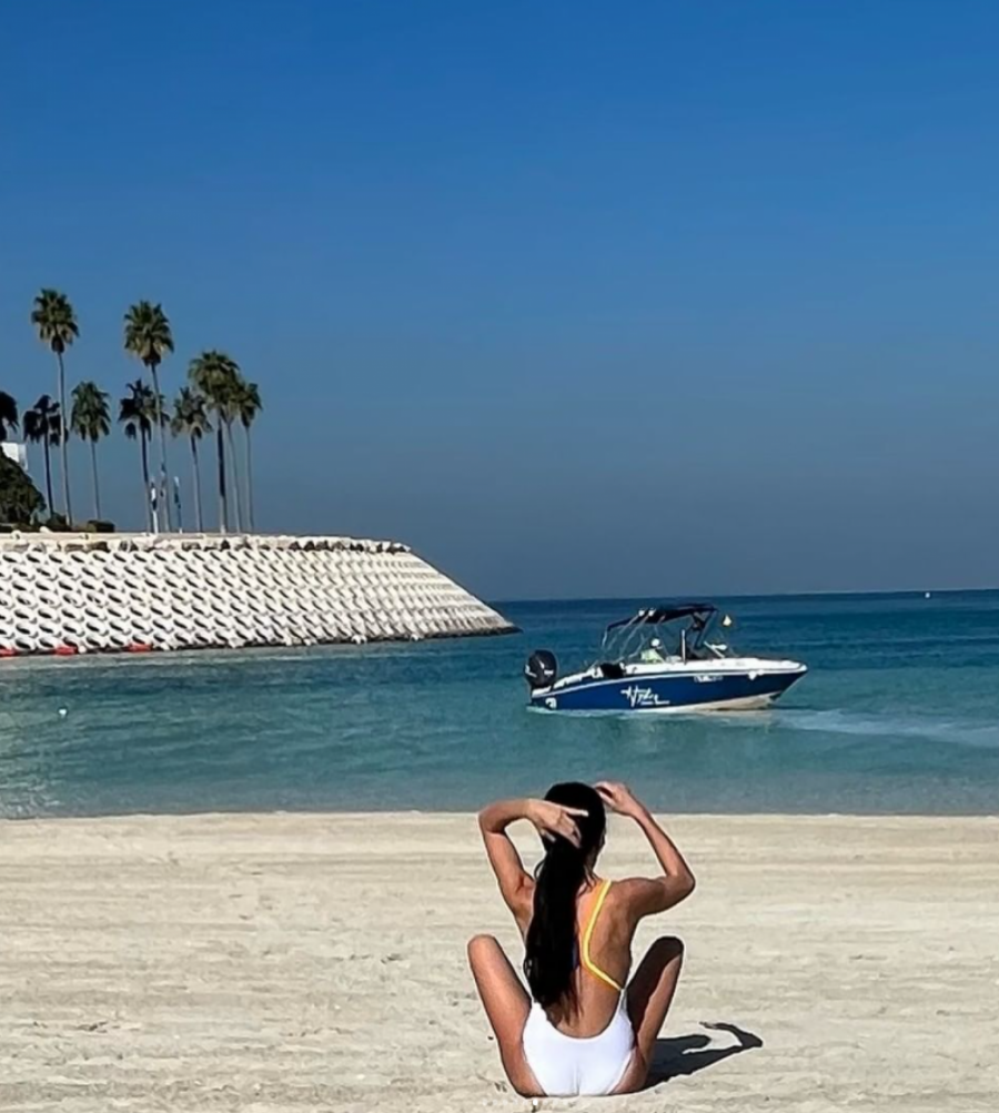 ZATEGNUTA KAO PRAĆKA! Voditeljka pozirala u kupaćem, pa napravila totalni haos, komentar samo pljušte! (FOTO)