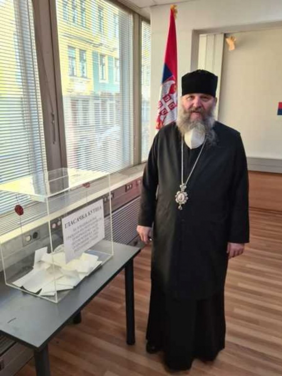 ZATVORENA BIRAČKA MESTA: Referendum u Srbiji - Večeras preliminarni rezultati (FOTO/VIDEO)