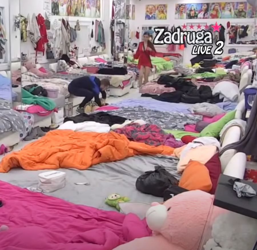 DEJAN ODMAH PRITRČAO DA JE PODIGNE! Nakon žestoke svađe i prolivenih suza, pala u nesvest na sred sobe!