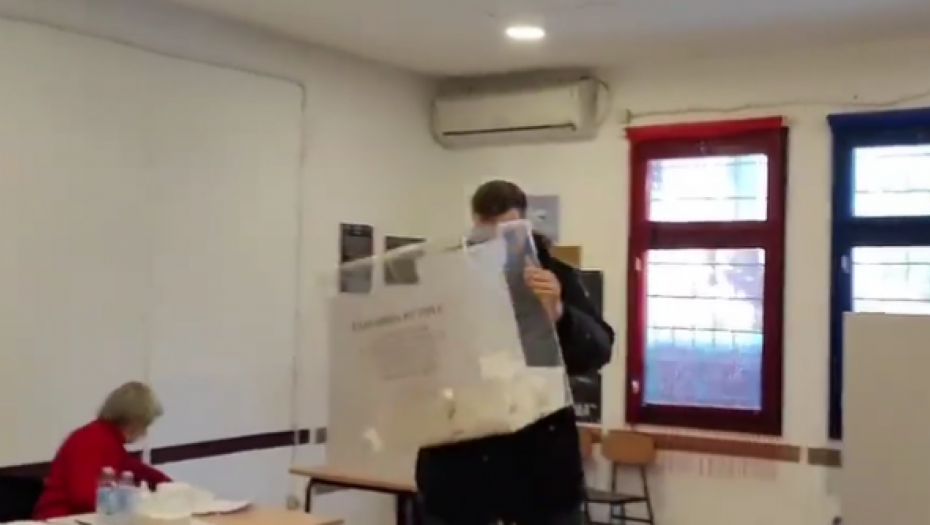 SKANDALOZNO Srđan Nogo, koji je flašama gađao policiju, sada razbio glasačku kutiju! (VIDEO)