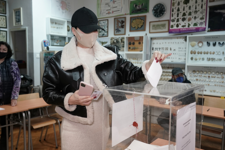 CECA DOŠLA NA GLASANJE! Ražnatovićeva se pojavila u društvu ćerke Anastasije, a evo šta je imala da poruči!