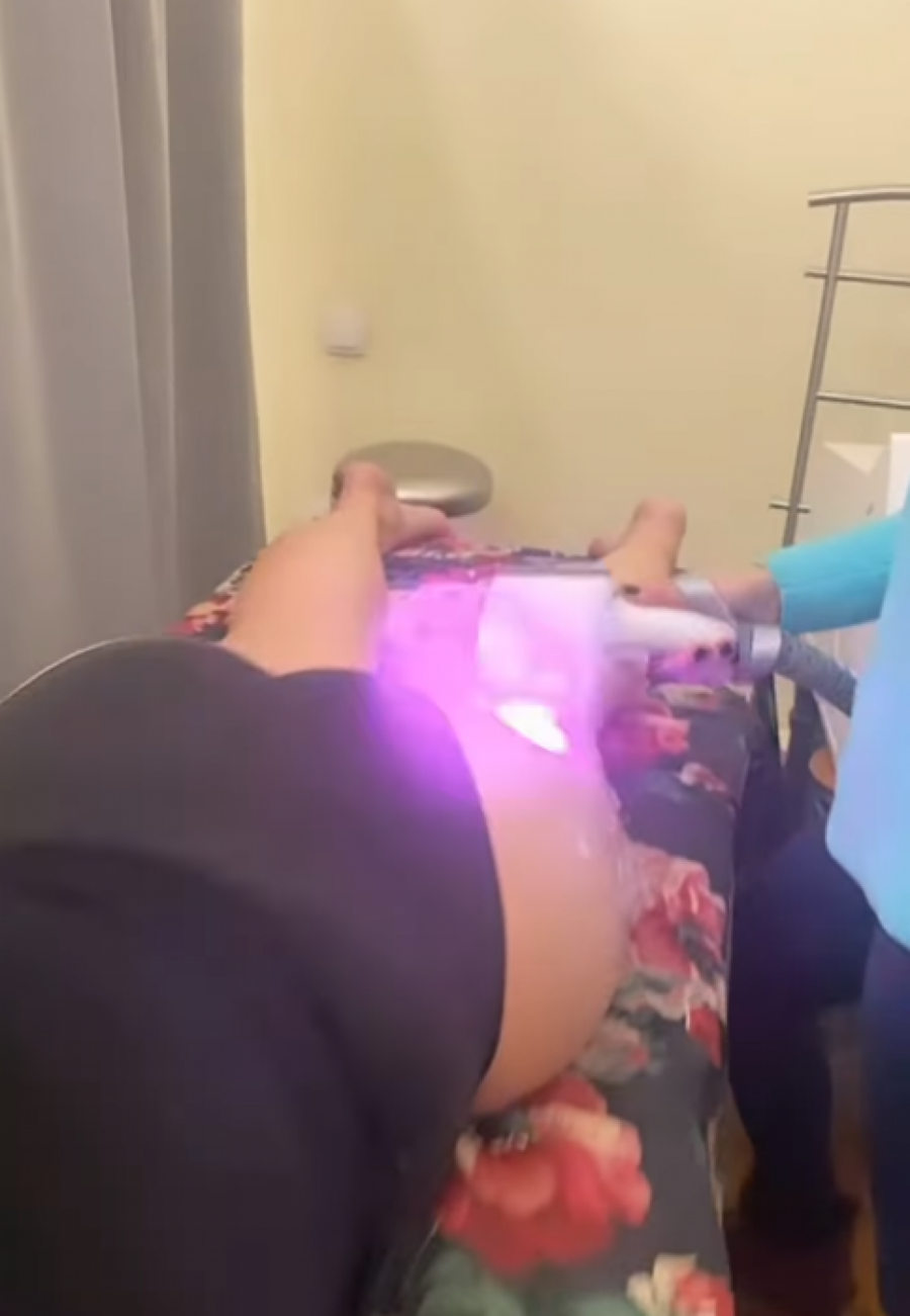 VODITELJKA SE SNIMILA U GAĆICAMA: Videla sam na ovim mrežama da svi vole gu**ce i noge!