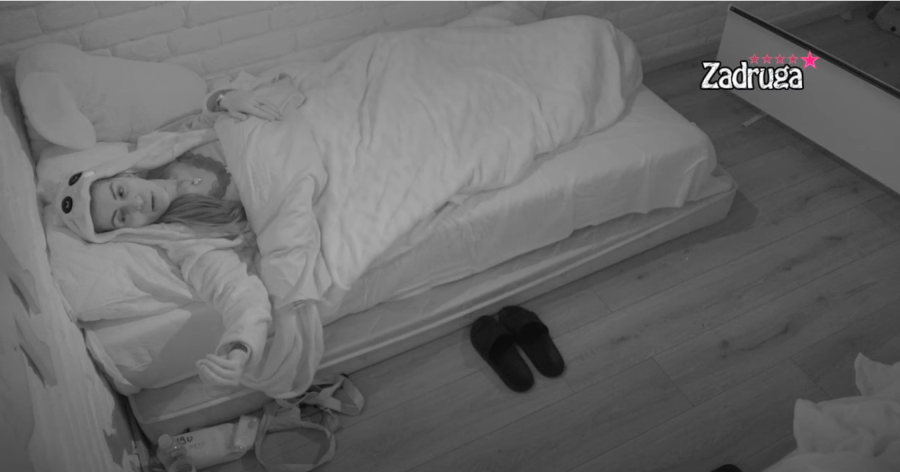 PAO POLJUBAC! Dalili i Caru popustile kočnice, završila u njegovom krevetu!