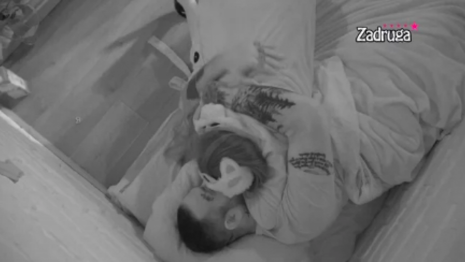 PAO POLJUBAC! Dalili i Caru popustile kočnice, završila u njegovom krevetu!