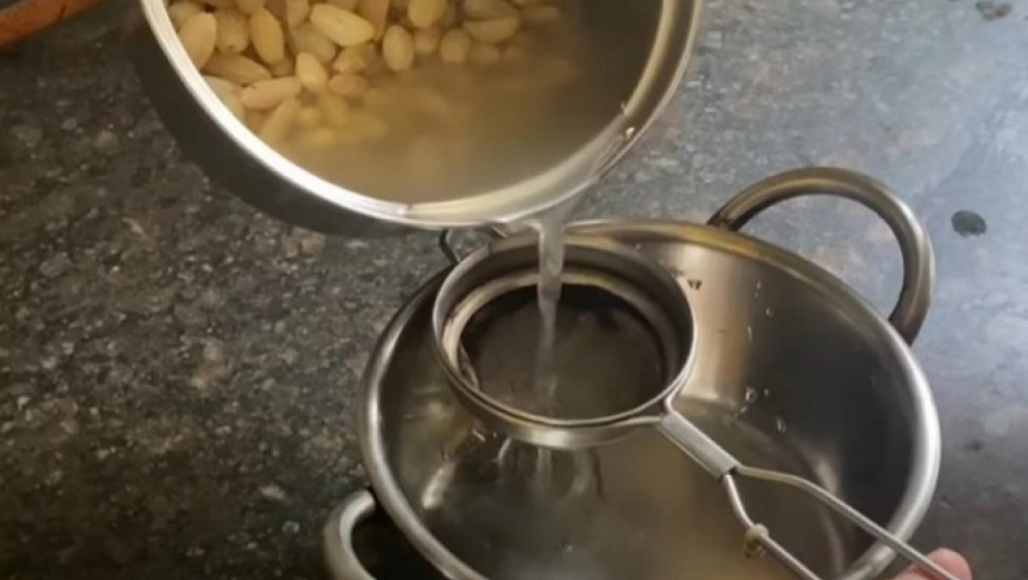 JEFTIN PRIRODNI NAPITAK ZA ČIŠĆENJE MASNE JETRE: Samo skuvajte ovo voće i odmah ćete osetiti olakšanje