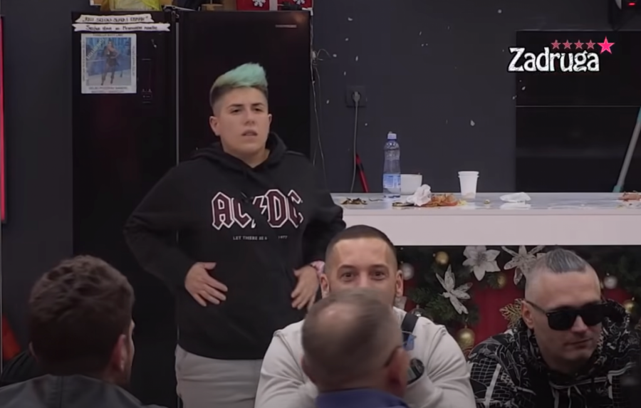 TATALNO SE POGUBIO! Sale glumac doživeo neviđeno poniženje, zadrugari ga žestoko isprozivali: Gledaju te kao kretena!