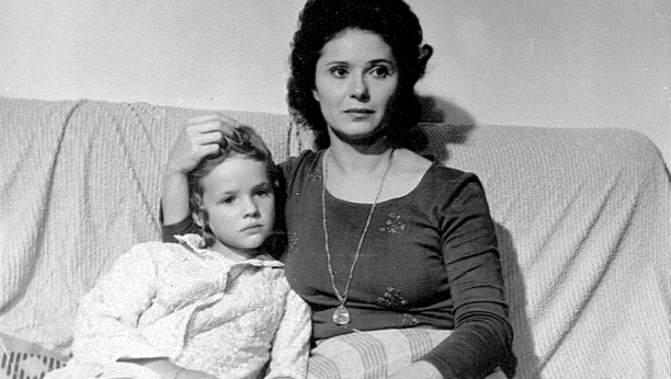 GLEDALI STE JE U SERIJI "NA PUTU ZA MONTEVIDEO" Majku su joj streljali nacisti, ona je završila u dečijem logoru, a tek posle tri decenije saznala je svoje pravo poreklo!