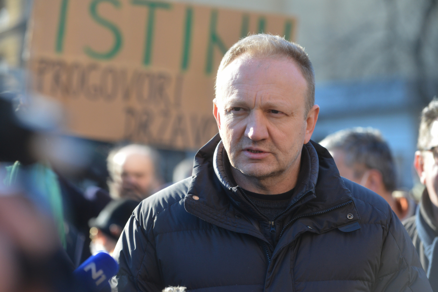 VUČEVIĆ OTKRIVA KADA SU VUČIĆA STAVILI NA NIŠAN Predsednik je znao da stavlja život na kocku...