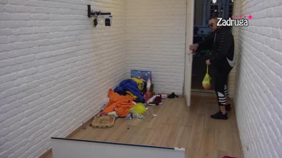 DALILA I CAR SVE PRISNIJI I PRISNIJI Filip ušao u izolaciju, pa Dragojevićki uradio ovo!