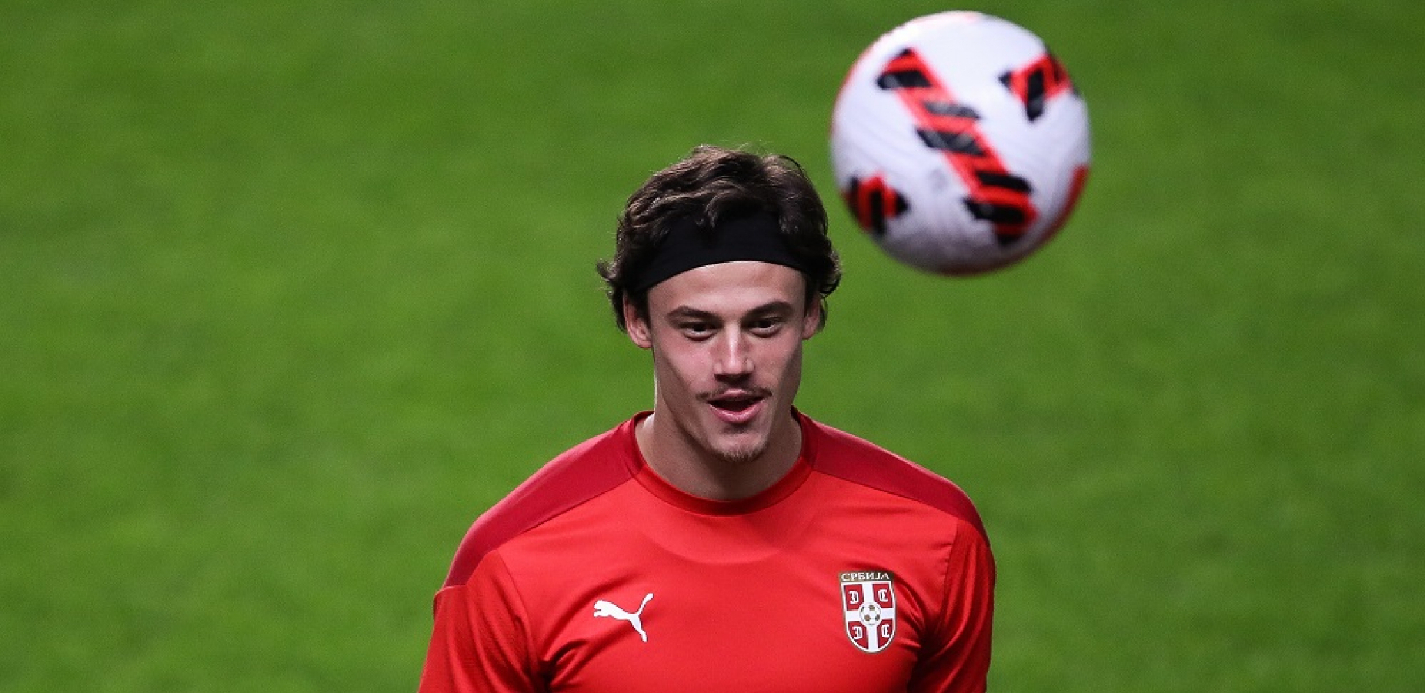 SRBIN NA VELIKIM MUKAMA On bi da igra zbog Mondijala, klub neće da ga proda uprkos milionima koje nude