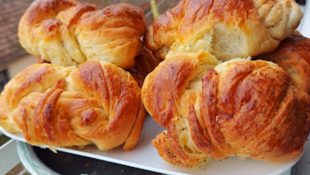 VRHUNSKO PECIVO ZA SVAKU PRILIKU Kifle od lisnatog testa, zadovoljstvo koje traje (VIDEO)