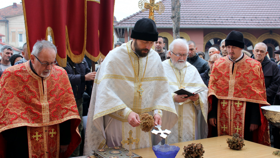 ZAŠTO PRAVOSLAVNI SVEŠTENICI NOSE BRADU Simbolizuje događaj iz daleke prošlosti - a važan je i način na koji je puštaju