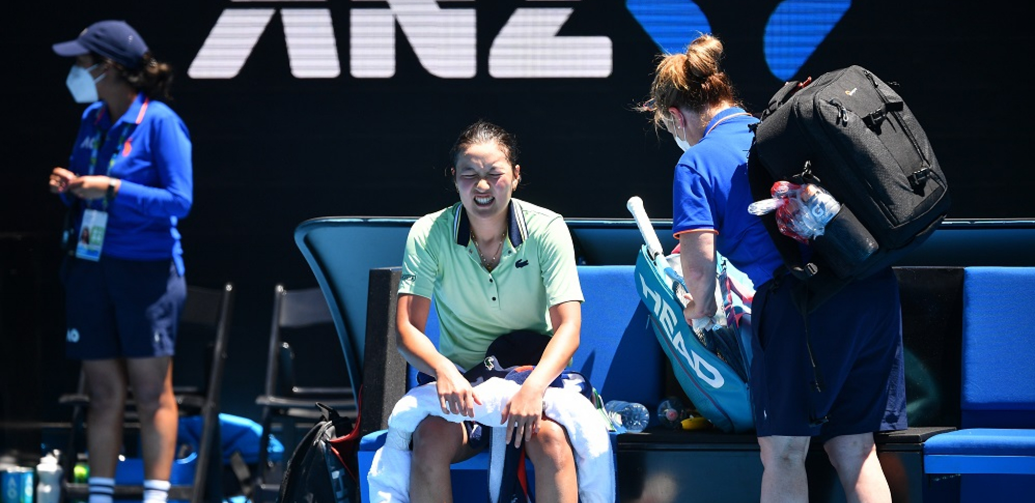 SCENE KOJE NE ŽELIMO DA GLEDAMO Teniserku na kolicima izneli sa terena (FOTO)