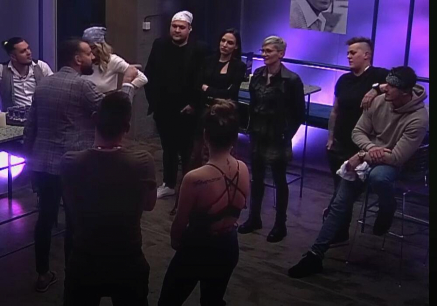 TI SI ALKOHOLIČAR, TREBA DA SE LEČIŠ! Neviđeni haos u rijalitiju Bar, menadžer urlao na učesnicu i brutalno zapretio, ona zajecala od stida i srama!