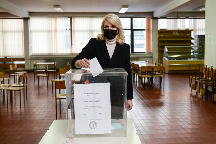 IRENA, DARIJA I MARIJA NA GLASANJE U SLIČNIM ODEVNIM KOMBINACIJAMA: Rolke su pravi hit među ministarkama!