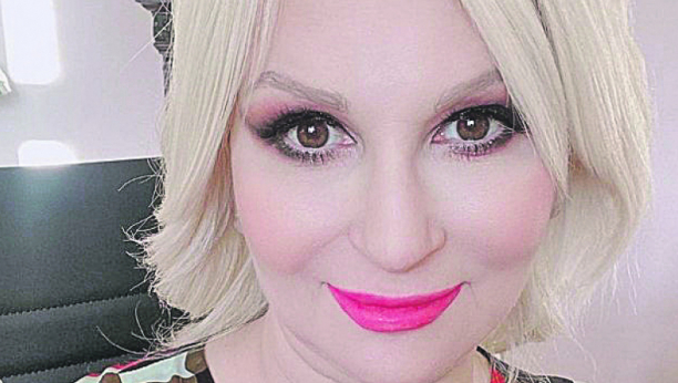 MINISTARKA SE ZAIGRALA U FOTOŠOPU Zoka se ispeglala do neprepoznatljivosti!