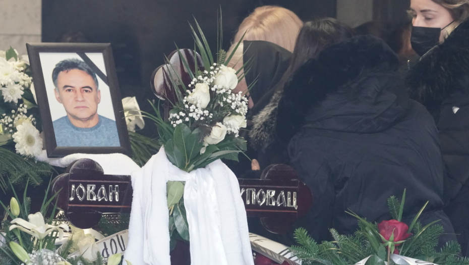 ĆUTE KULE IZNAD ZELENGRADA Sahranjen legendarni krajiški pevač