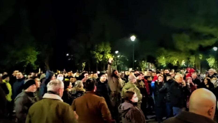 BRANI SE IZBORNA VOLJA GRAĐANA U Podgorici protest zbog najavljenog izglasavanja nepoverenja Vladi