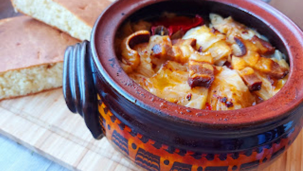 NARODNI RECEPT ZA TRADICIONALNO SRPSKO JELO Kiseli kupus sa suvim mesom, izbor broj jedan za zimske dane (VIDEO)