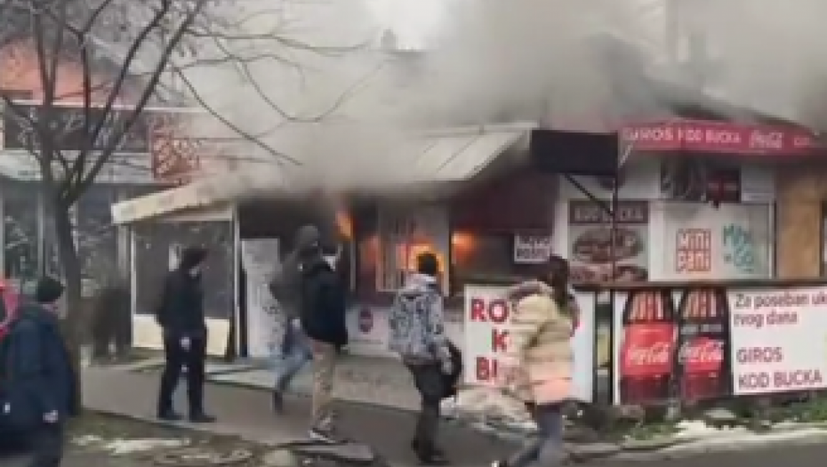 POŽAR U ZEMUNU Gori restoran brze hrane (VIDEO)