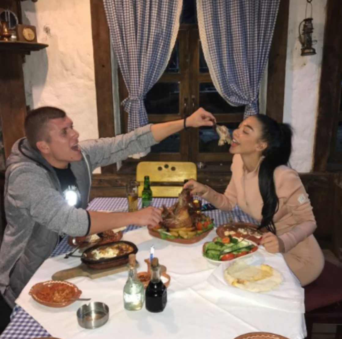 TAKI OTKRIO NOVE ŠOKANTNE DETALJE IZ BEČA: Car orgijao sa četiri devojke, dok je Maja bila u apartmanu pored, a evo kako ga je ćerka nasamarila!