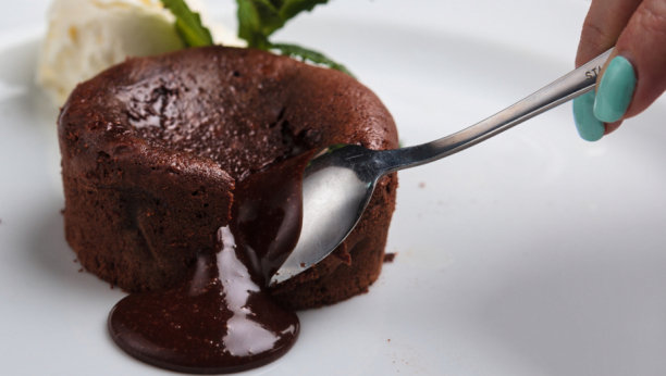 Spreman za pet minuta: Čokoladni kolač koji će vas oduševiti
