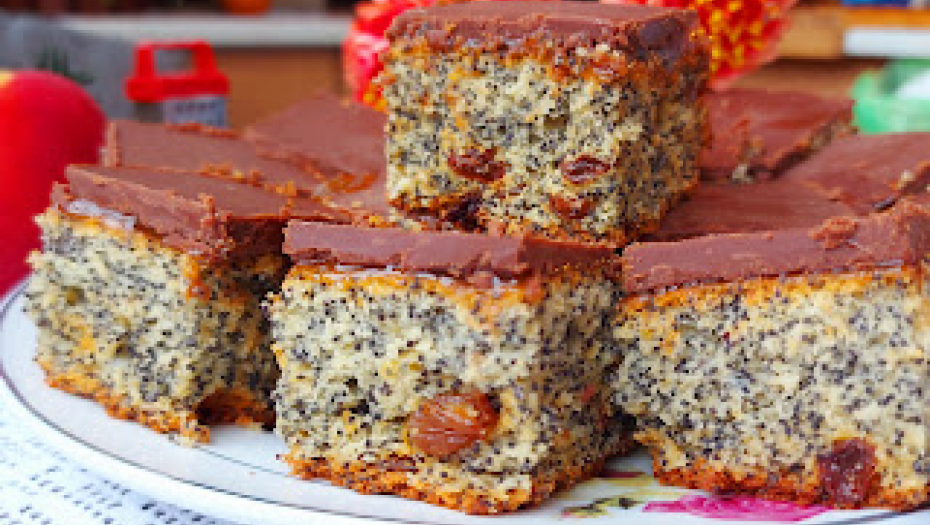 BRZO I LAKO SE PRAVI Kolač sa makom, idealan slatkiš za zimsko poslepodne (VIDEO)