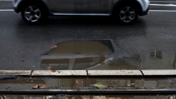 OŠTETILI STE VOZILO ZBOG RUPE NA PUTU? Evo kako da to naplatite i koliko se čeka na novac