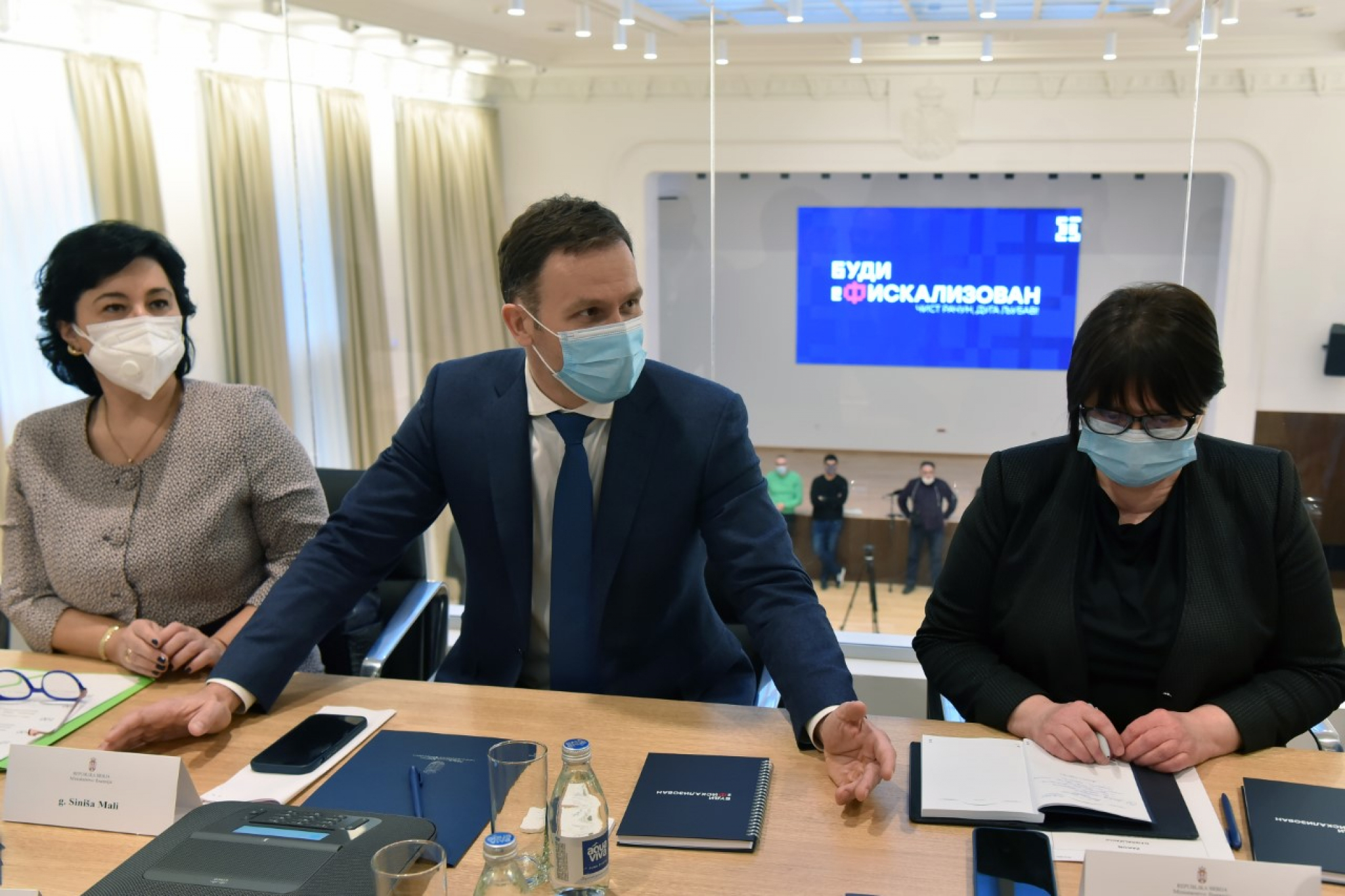 SINIŠA MALI SA PROIZVOĐAČIMA ELEKTRONSKIH FISKALNIH UREĐAJA Još samo deset dana za prijavu za subvencije države