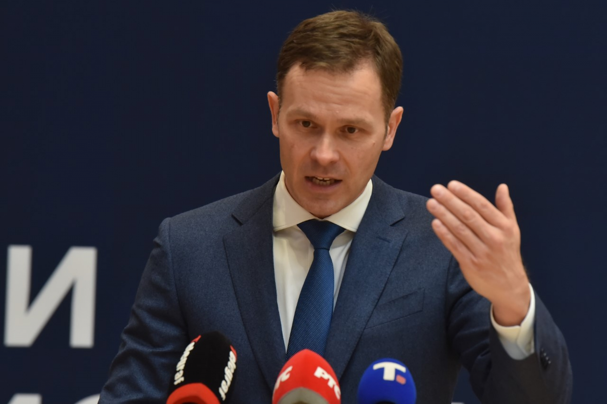 SINIŠA MALI SA PROIZVOĐAČIMA ELEKTRONSKIH FISKALNIH UREĐAJA Još samo deset dana za prijavu za subvencije države