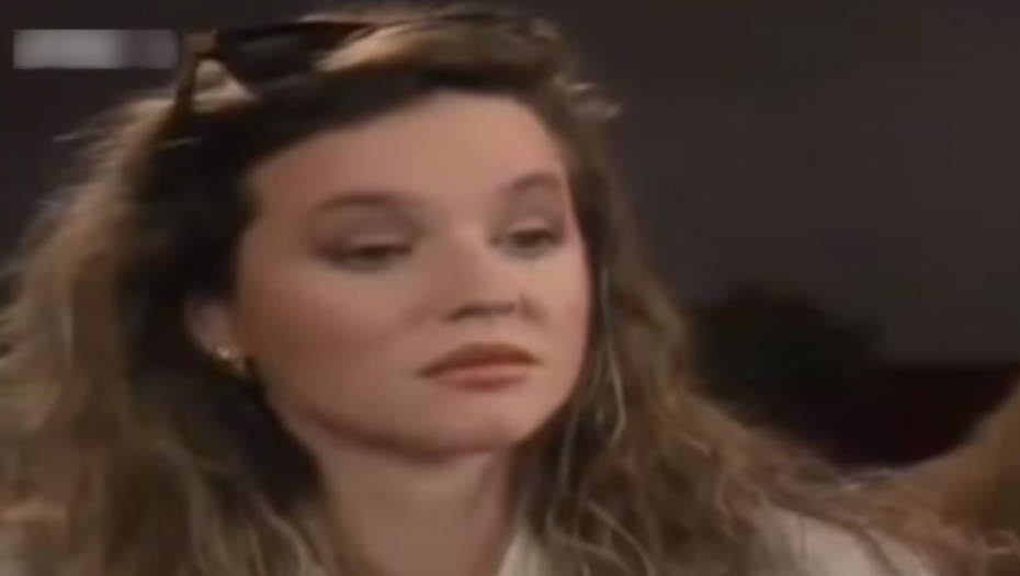 ZBOG TEŠKE TRAGEDIJE SE POVUKLA SA SCENE! Ovako danas izgleda glumica koju svi pamte po ulozi u seriji "Srećni ljudi" (FOTO)