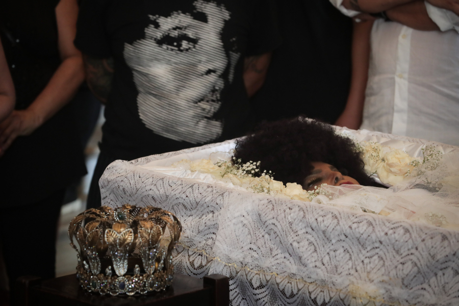 RODITELJI SU JE NAPUSTILI, SIN JOJ JE PREMINUO, PARTNER JU JE MUČKI ZLOSTAVLJAO Pakao kroz koji je prošla Tina Tarner ledi krv u žilama, sudbina ju je proklela sa svih strana!