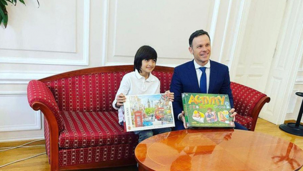 FASCINIRAN JE MINISTROM FINANSIJA Mlađani Bogdan konačno upoznao Sinišu Malog