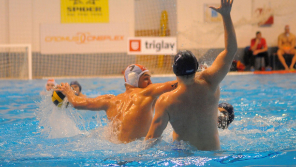 KRAGUJEVČANI SPECIJALISTI ZA NOVOBEOGRAĐANE Radnički bolji i u duelu Regionalne vaterpolo lige