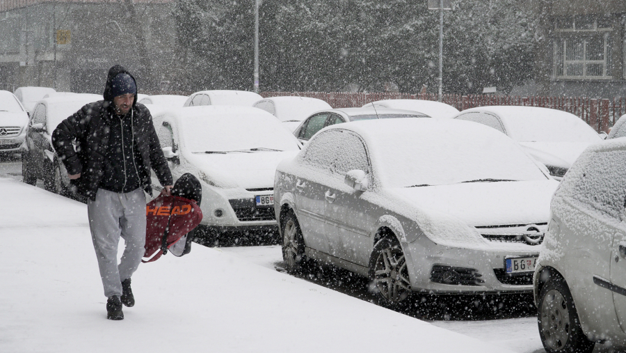 SNEŽNA IDILA U GLAVNOM GRADU Evo kako izgledaju ulice dok veju pahulje (FOTO)