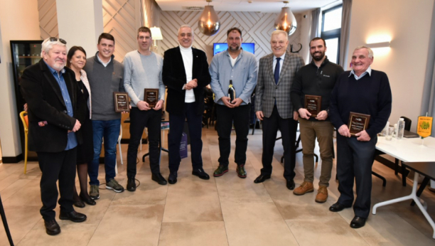 Gradonačelnik Bakić prisustvovao svečanoj dodeli priznanja najboljim trenerima u tradicionalnoj akciji RTV „Yueco“ iz Subotice