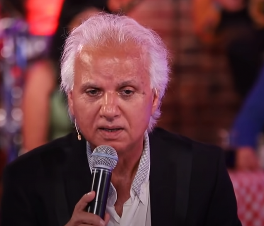 LEGENDARNI PEVAČ SE POVLAČI SA SCENE Sa tugom u glasu Muharem Serbezovski doneo šokantnu odluku