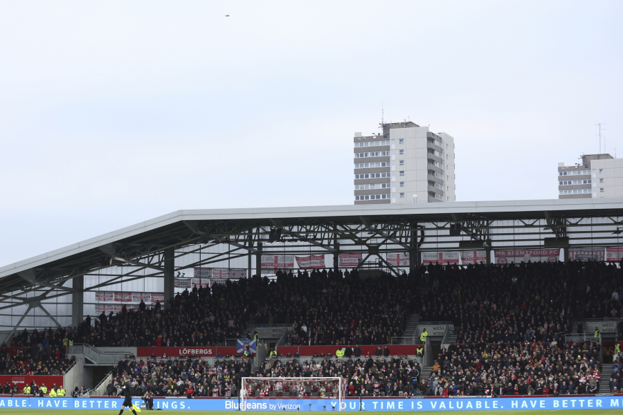 SUDIJA HITNO PREKINUO MEČ Pogled u nebo bio je presudan (FOTO, VIDEO)