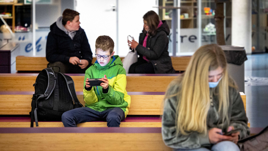 ZNAK ZA UZBUNU Deca pišu šifrovano PIR, GNOC...