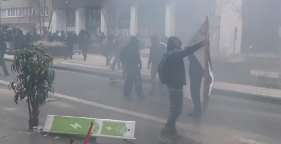 EVO KAKO TO REŠAVAJU U KANADI Dok Kanađani zamrzavaju račune demonstrantima, u Srbiji svi mogu da protestuju do mile volje