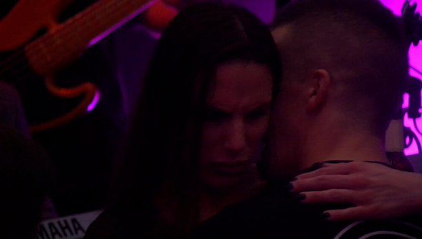 STRASTVENO VEČE U BARU! Učesnici su se u potpunosti opustili, skandal u najavi!