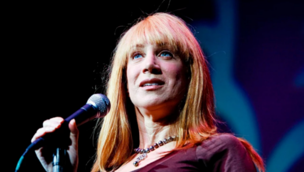 OTKRILA DA BOLUJE OD OPAKE BOLESTI Glumica se slikala sa krvavom glavom Donalda Trampa, uzburkala ceo svet, a evo o kome se radi! (Uznemirujuće fotografije)