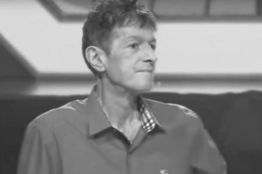 TUŽNA VEST IZNENADILA SVE! Preminuo pevač, grčevito se borio do samog kraja, ćerke neutešne