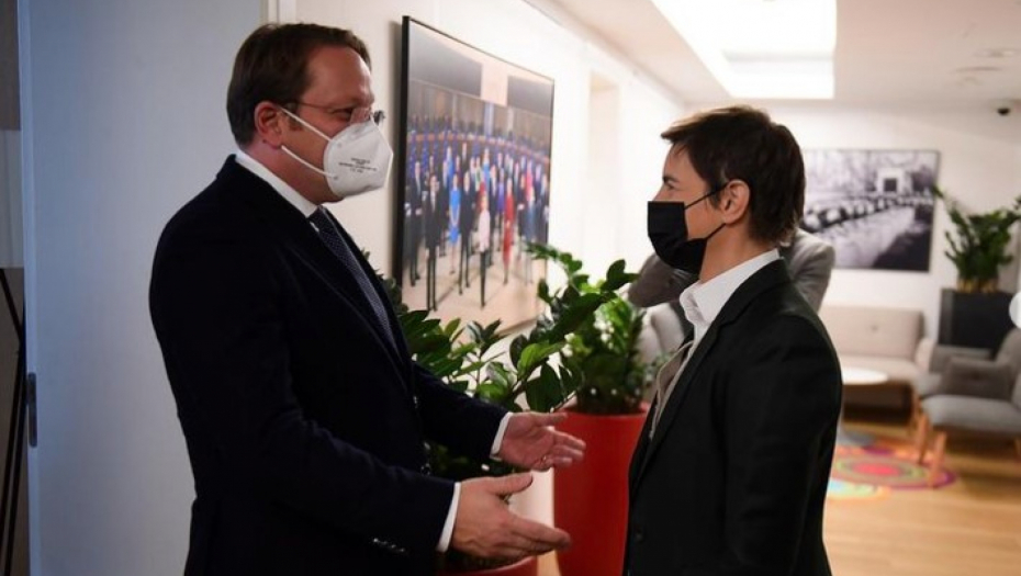 Brnabić: Hvala komesaru Varhejiju na podršci u procesu evropskih integracija Republike Srbije (FOTO)